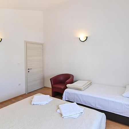 Apartments Andrea I Башка Екстер'єр фото