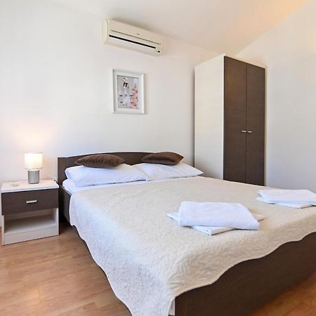 Apartments Andrea I Башка Екстер'єр фото