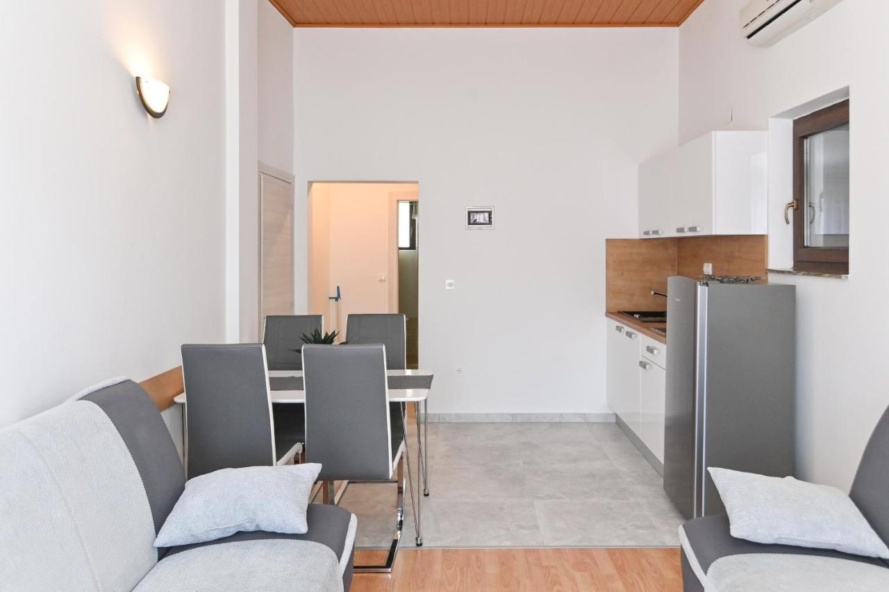 Apartments Andrea I Башка Екстер'єр фото