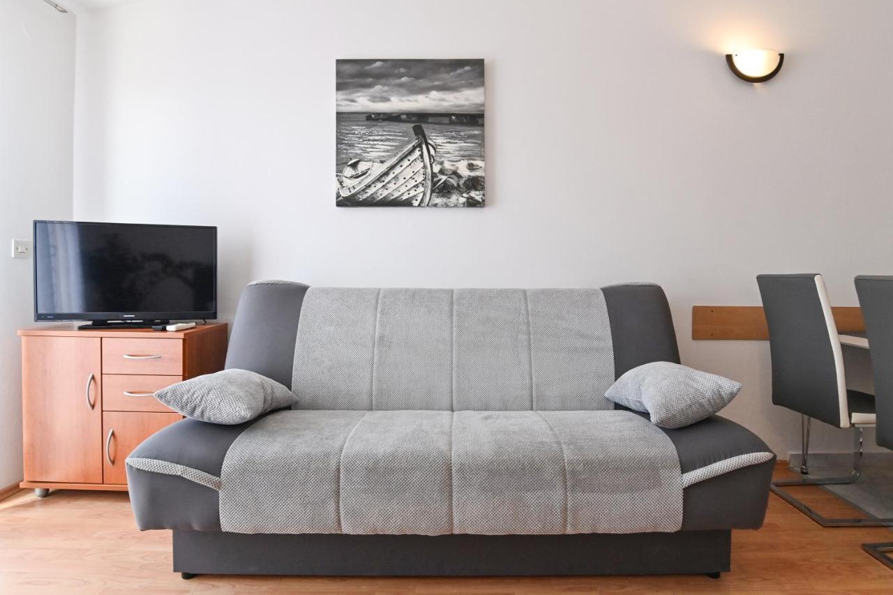 Apartments Andrea I Башка Екстер'єр фото