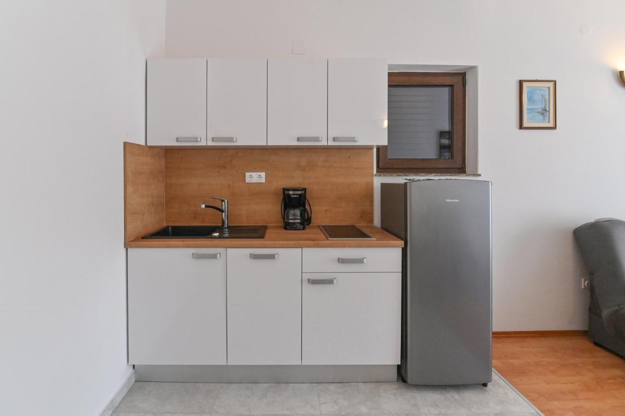 Apartments Andrea I Башка Екстер'єр фото