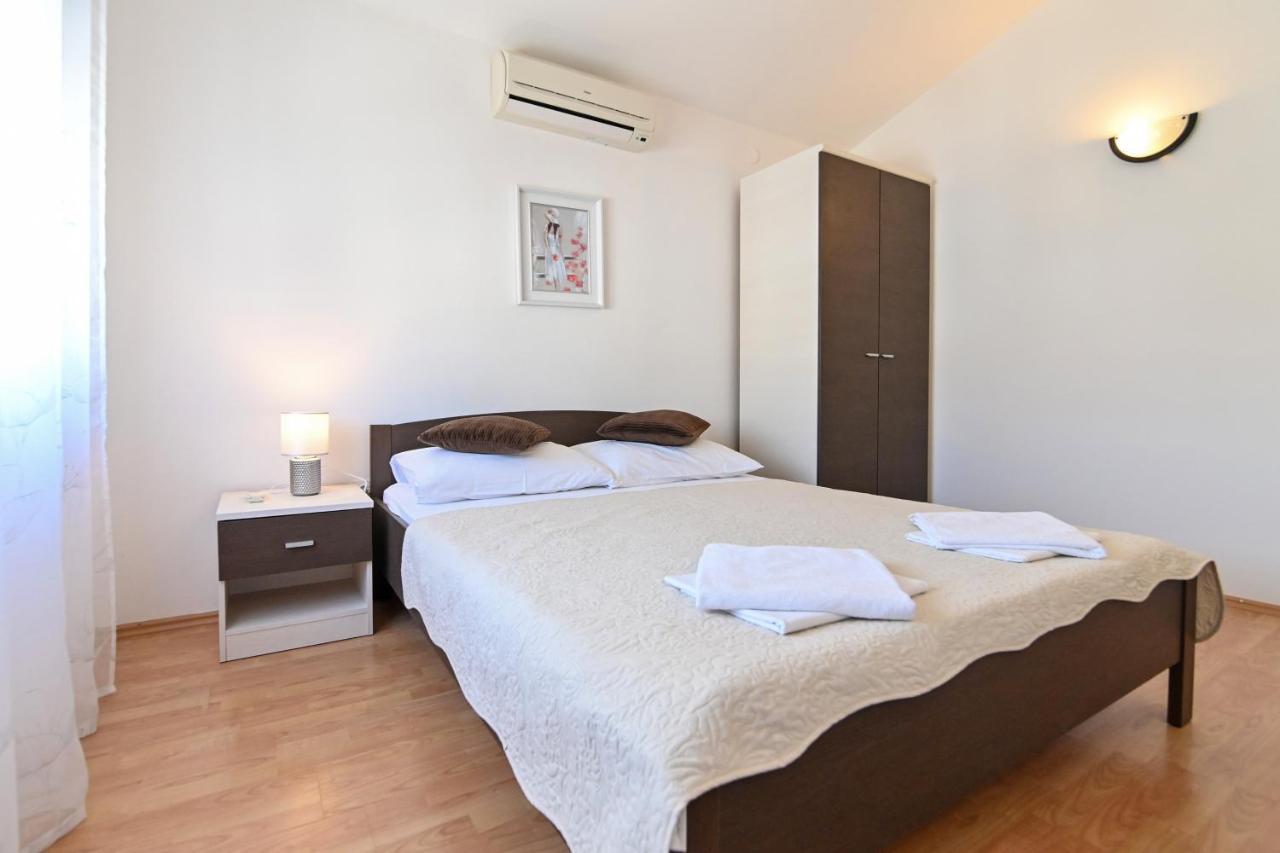 Apartments Andrea I Башка Екстер'єр фото