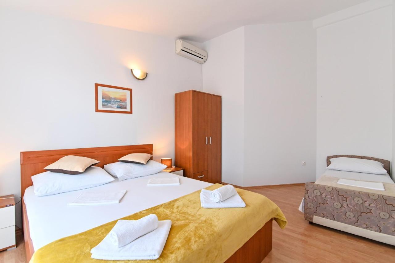 Apartments Andrea I Башка Екстер'єр фото